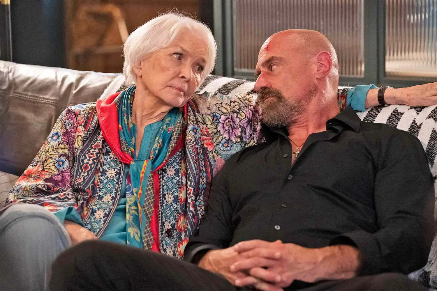 La conmovedora conexión entre Meloni y Burstyn en ‘Law & Order’ que nadie esperaba.