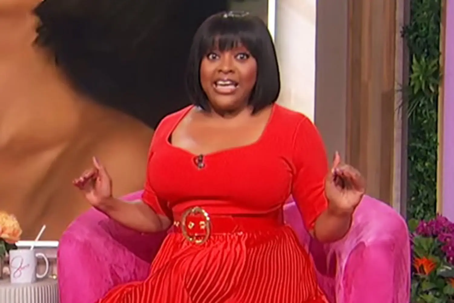 ¡La sorpresiva reacciones de Sherri Shepherd al beso de Halle Berry en los Oscars!