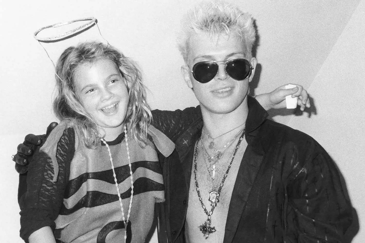 El emotivo reencuentro de Drew Barrymore y Billy Idol que te hará querer bailar de nuevo