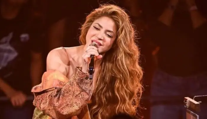 ¡Shakira regresa al escenario y revive la nostalgia con ‘Antología’!