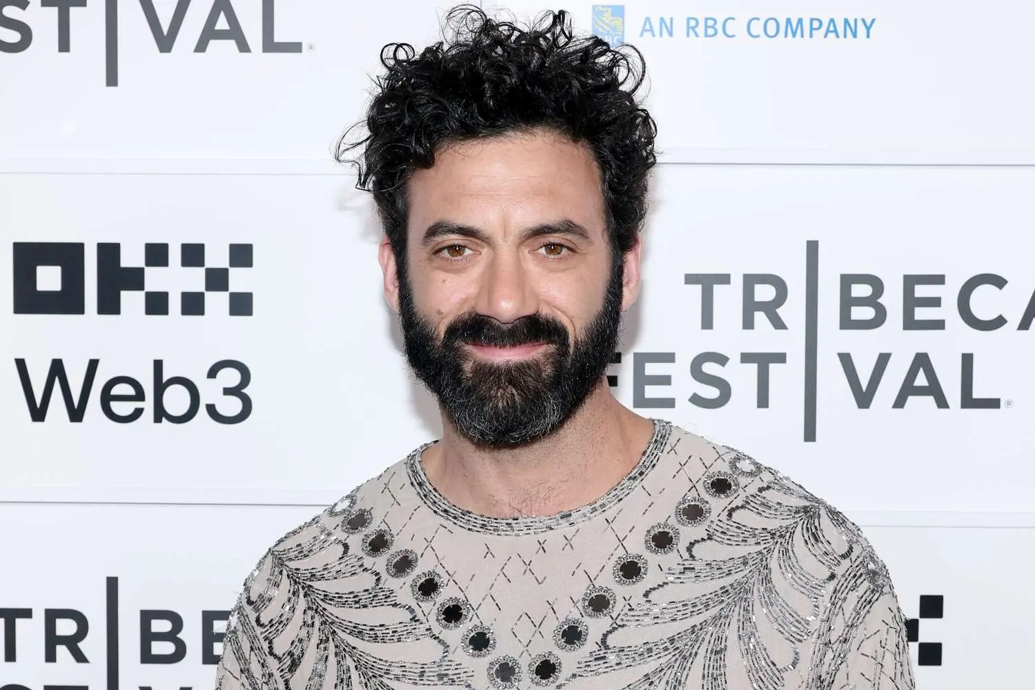 Morgan Spector revela su inesperada identidad creativa en la actuación