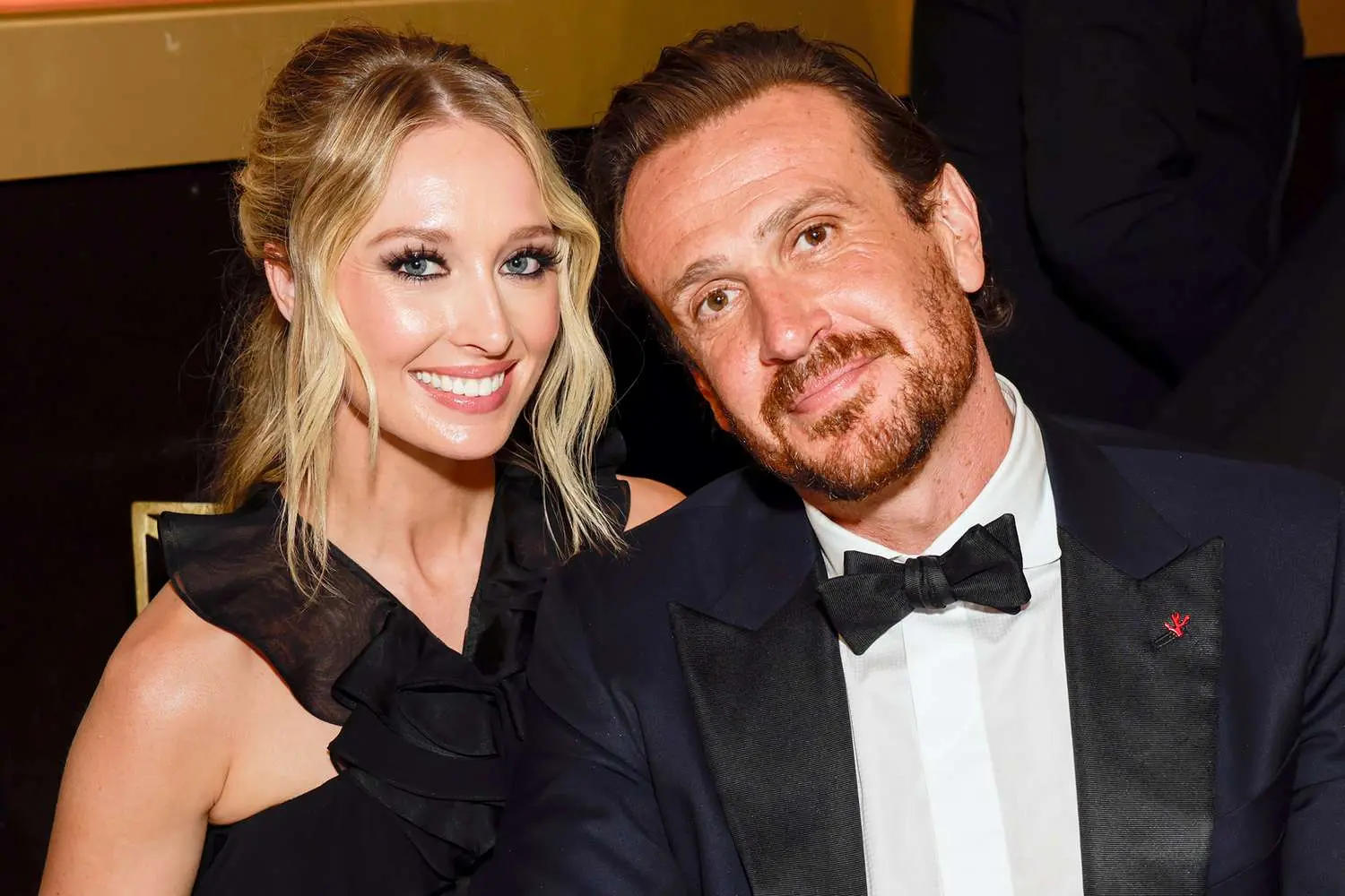 Jason Segel y su prometida deslumbran en una romántica propuesta floral- Últimas noticias Ecuador
