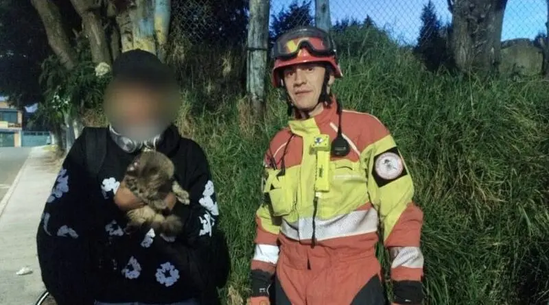 Bomberos rescatan animales en Quito- Últimas noticias Ecuador