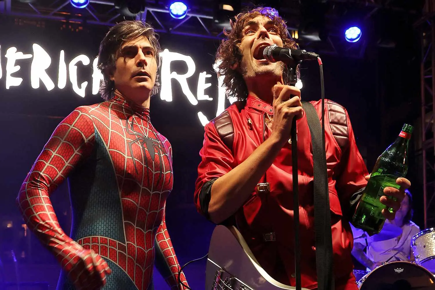 ¡Brandon Routh se disfraza de Spider-Man y sorprende en concierto inolvidable!- Últimas noticias Ecuador