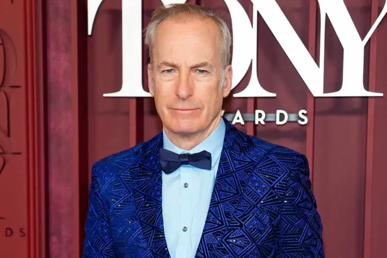 Bob Odenkirk revela su nuevo respeto por SNL y sueña con ser el anfitrión.