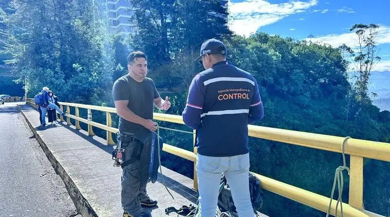 Sancionan a ciudadano por saltos en puente sin permisos- Últimas noticias Ecuador