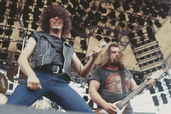El legado de Paul Mario Day: La voz que dio forma al metal británico.