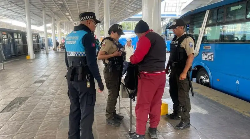 Controles de seguridad en el transporte público de Quito