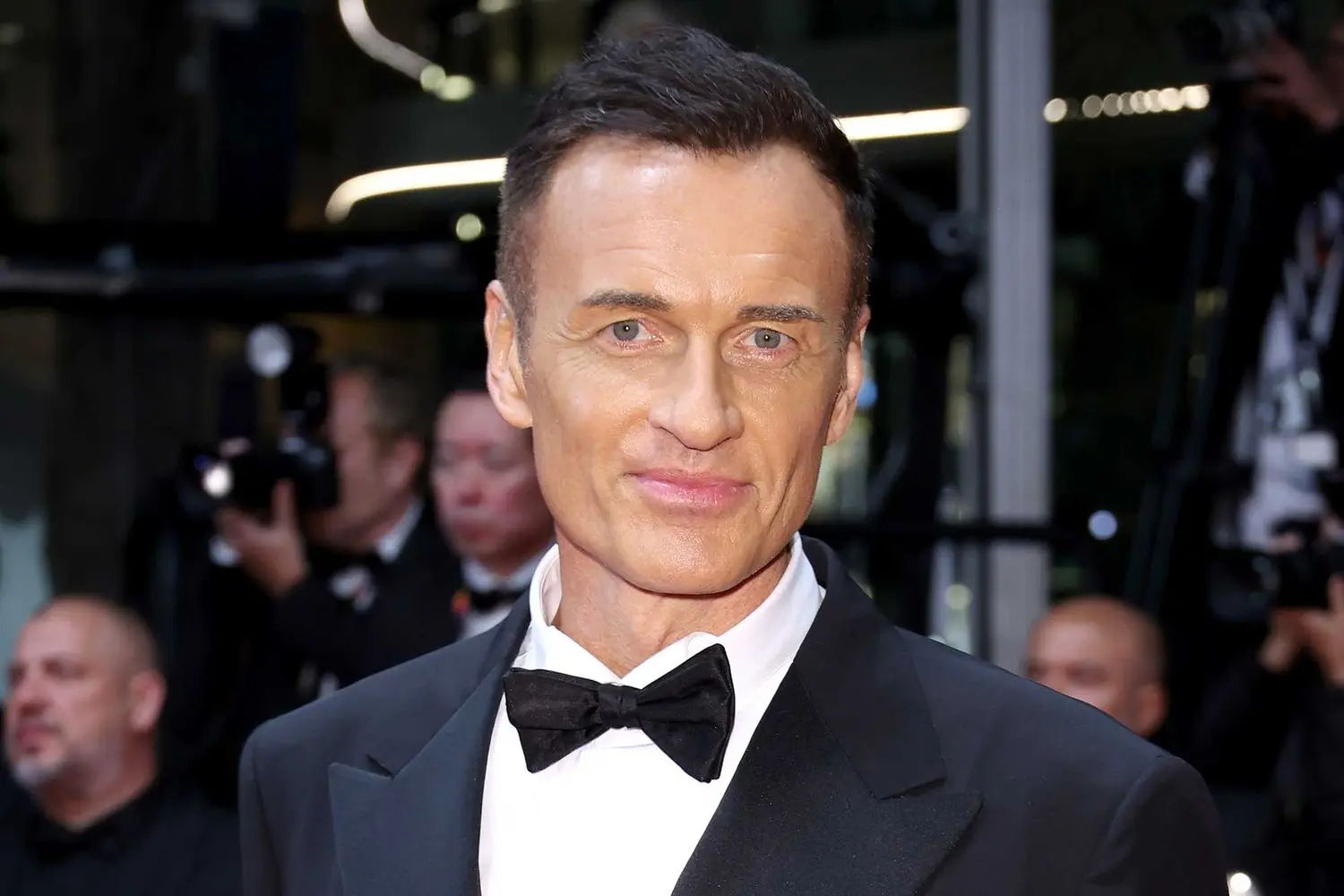 El trágico adiós a Julian McMahon: un ícono de la televisión se apaga- Últimas noticias Ecuador