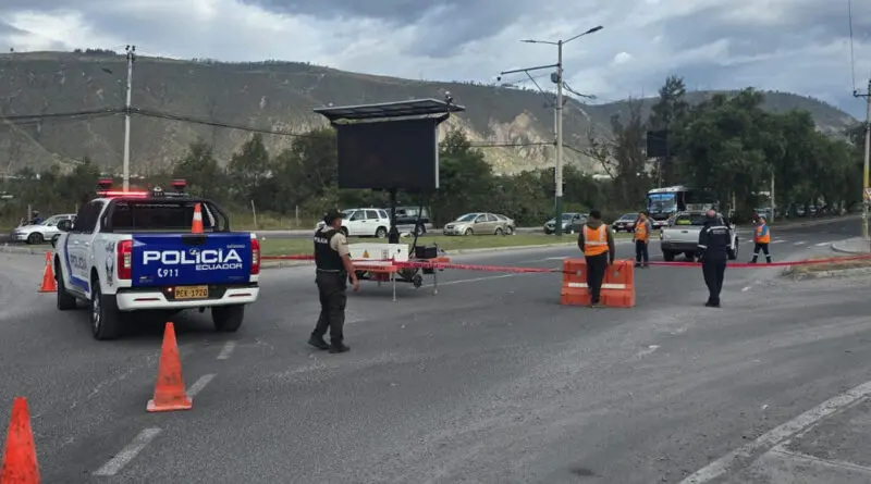 Cierre preventivo en av. Córdova Galarza por hundimiento- Últimas noticias Ecuador