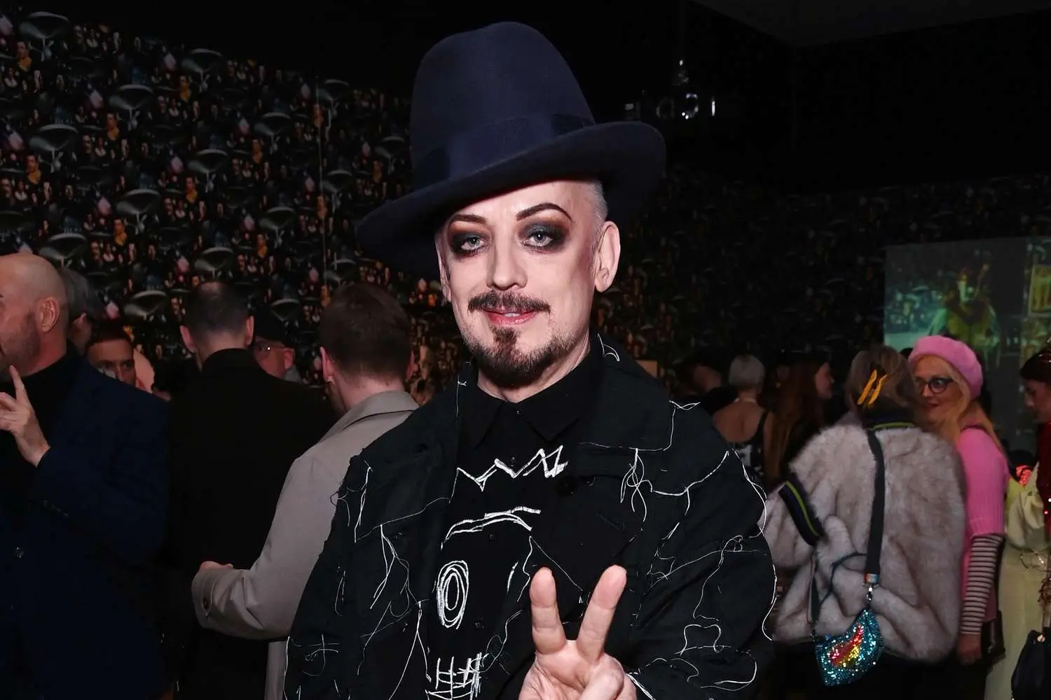 Boy George sorprende con sus opiniones sobre la política queer moderna y la identidad sexual.- Últimas noticias Ecuador