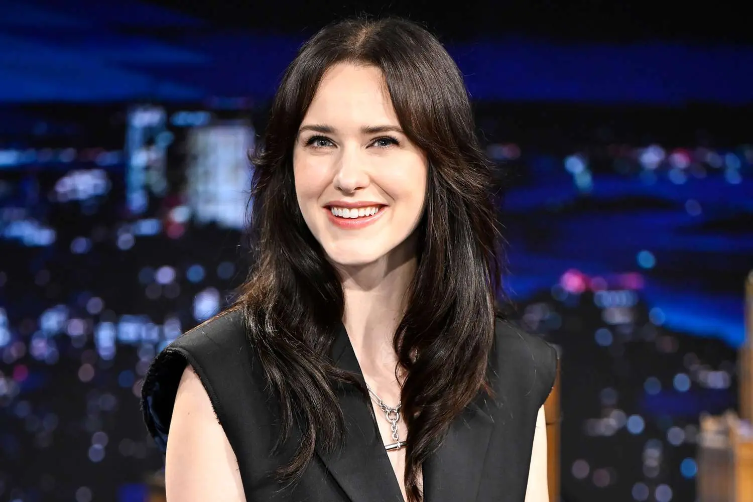 Rachel Brosnahan revela su secreto para romper su maldición de viajes- Últimas noticias Ecuador