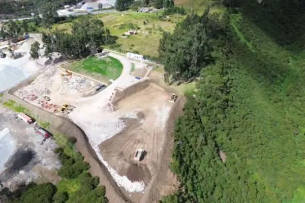 Quito inaugura planta de reciclaje de escombros