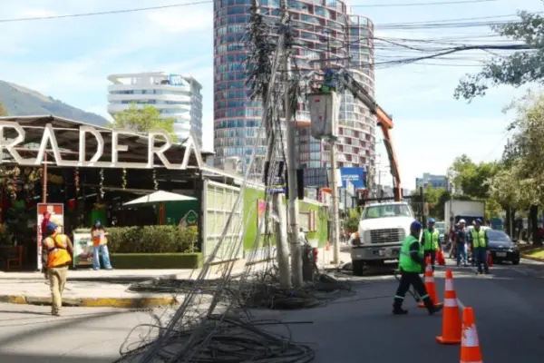 Completo soterramiento de cables en La Pradera