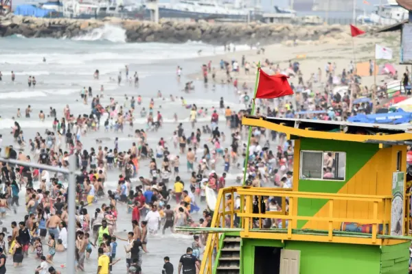 ¡Cuidado! Oleaje peligroso amenaza las playas de Ecuador este feriado