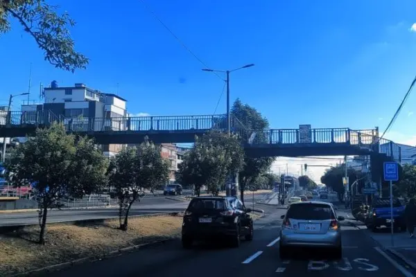 Inspección y retiro de puente peatonal en avenida América