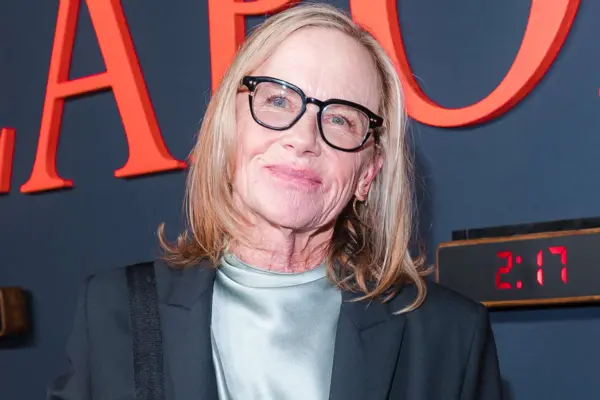 Amy Madigan revela secretos ocultos sobre su papel en Weapons que te sorprenderán
