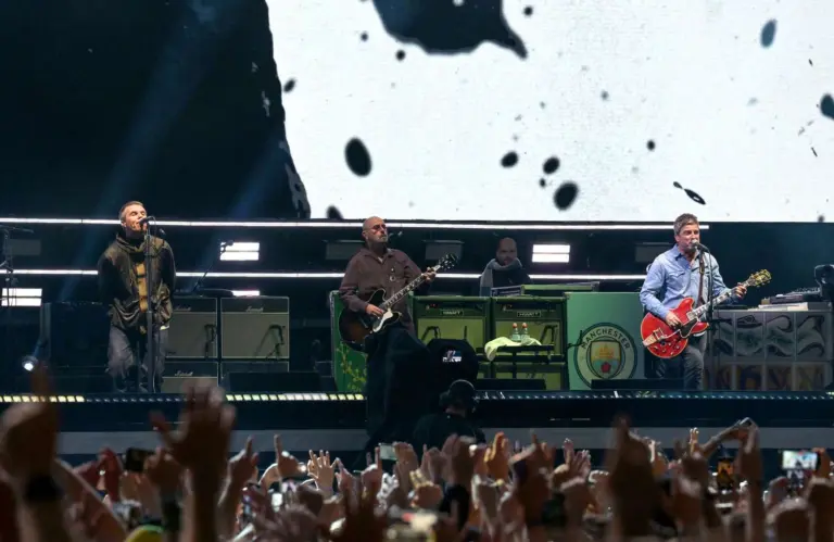 Tragedia en el concierto de Oasis: fan muere tras impactante caída en Wembley