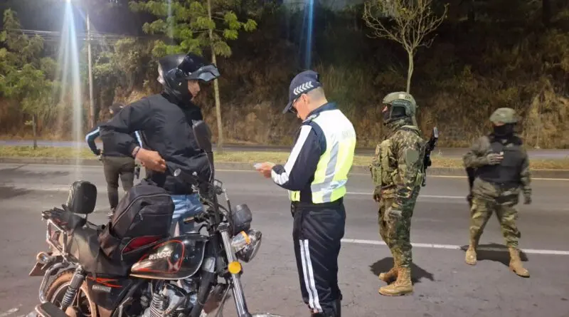Siete conductores detenidos en operativo en Simón Bolívar- Últimas noticias Ecuador