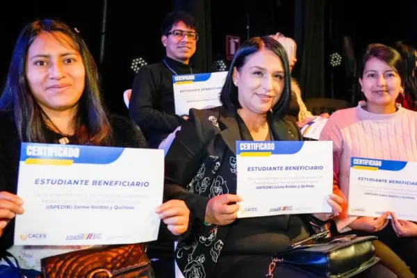 Ecuador lanza revolucionario programa de becas de posgrado