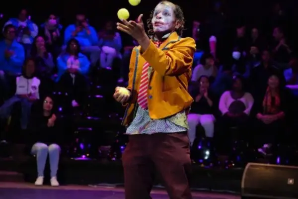 Presentación teatral de habitantes de calle en Quito