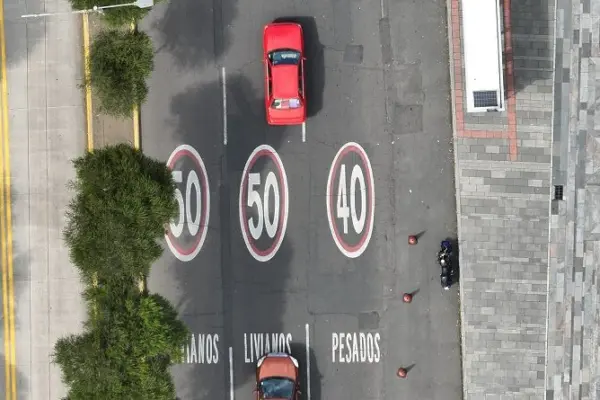 Quito mejora señalización vial con nueva pintura tecnológica